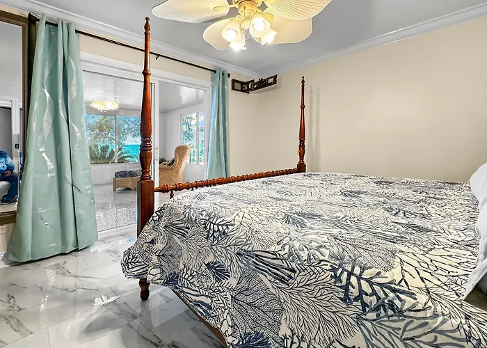 Baywatch Paradice Bayfront, Private Pier, Sleeps 8 Fenced Dog Area 8 M To Holiday home