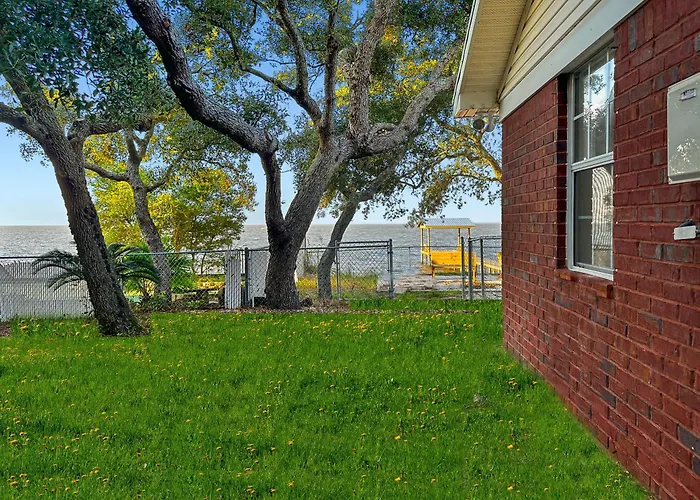 Baywatch Paradice Bayfront, Private Pier, Sleeps 8 Fenced Dog Area 8 M To Holiday home Gulf Shores