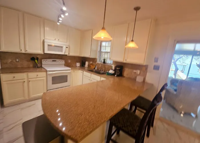 Holiday home Baywatch Paradice Bayfront, Private Pier, Sleeps 8 Fenced Dog Area 8 M To Gulf Shores
