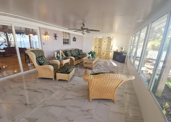 Baywatch Paradice Bayfront, Private Pier, Sleeps 8 Fenced Dog Area 8 M To Holiday home Gulf Shores